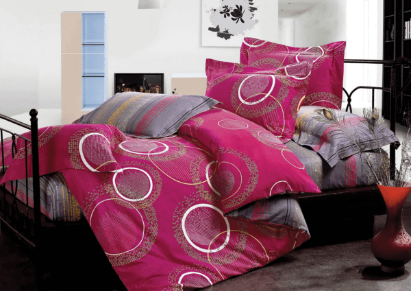 Intérieur d'une chambre moderne avec des oreillers roses. Rendu 3D.